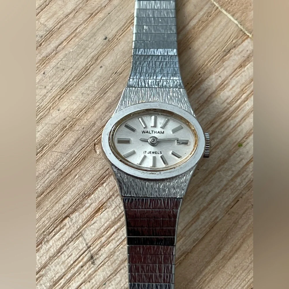 Waltham 17 Jewels Rare Vintage Mechanical Ladies Watch Stainless Dial Bracelet